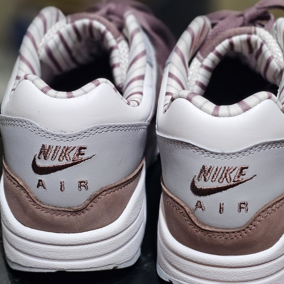NIKE AIR MAX 1 'SHIMA SHIMA'SUMMIT WHITE/PLUM ECLIPSE 03. 10. 2023 - Picture 3 of 9